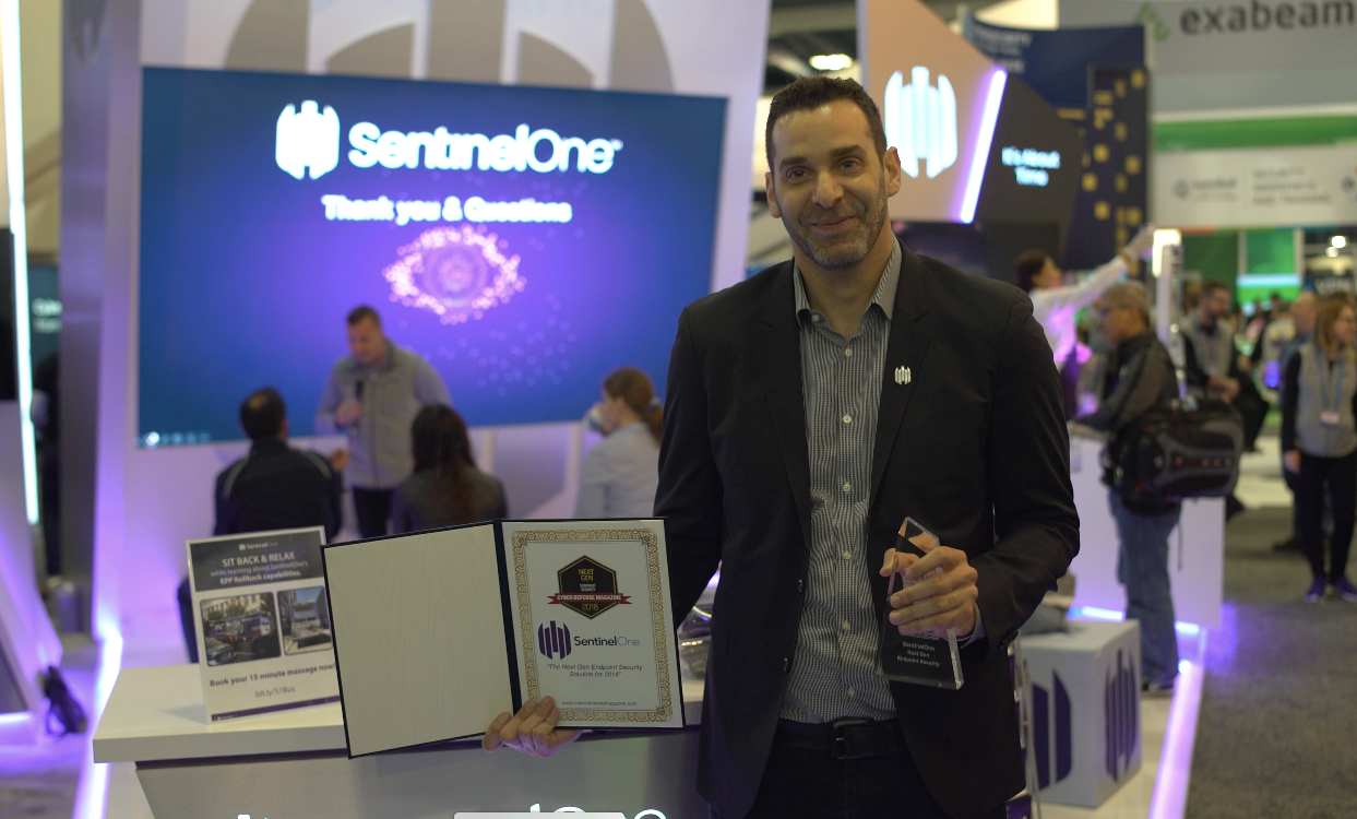 SentinelOne CEO, Tomer Weingarten, receives the award